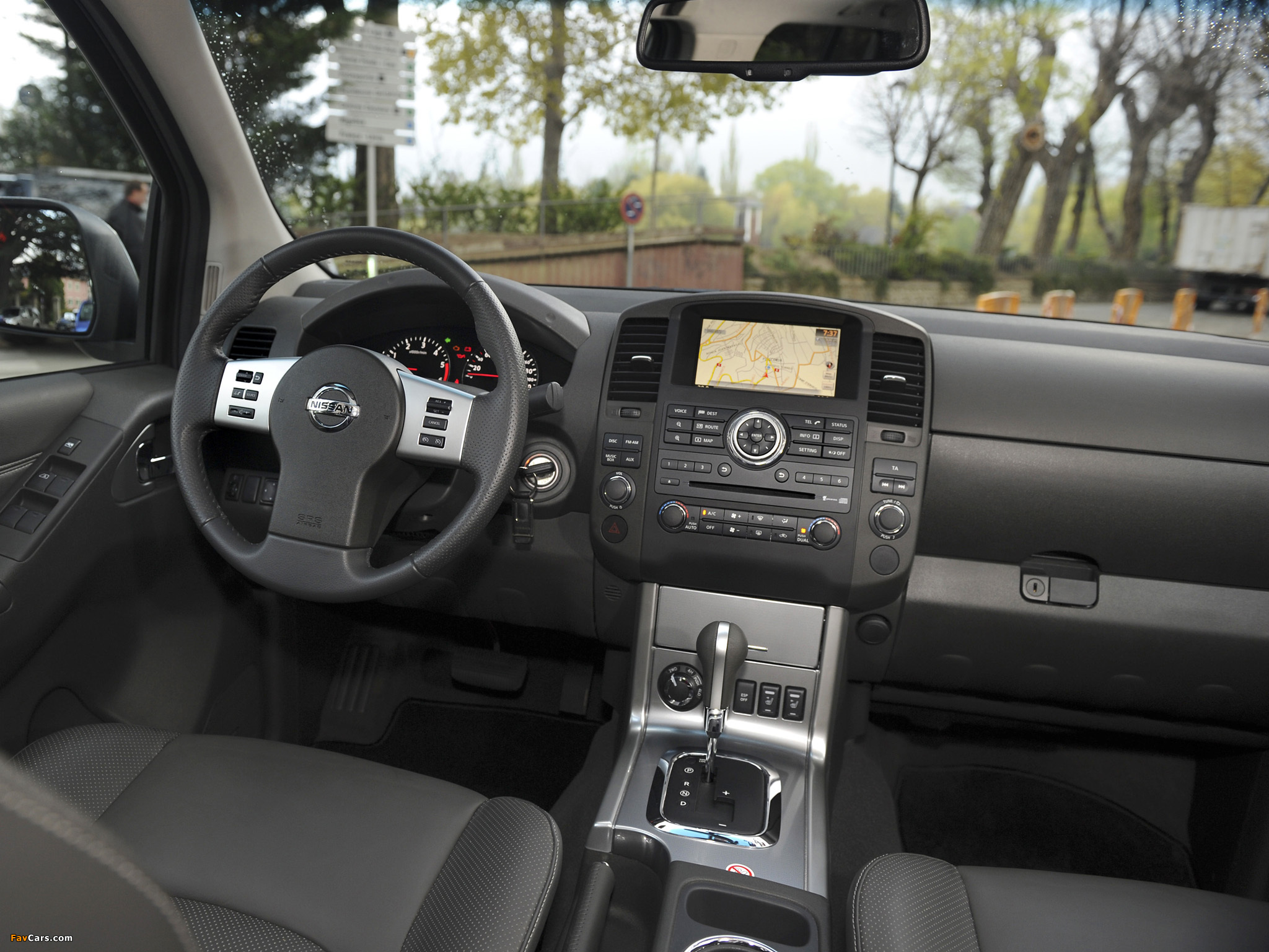 Images of Nissan Navara Double Cab (D40) 2010 (2048 x 1536)