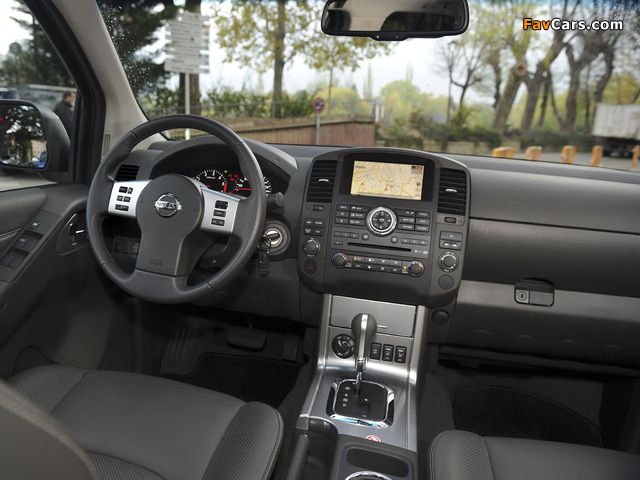 Images of Nissan Navara Double Cab (D40) 2010 (640 x 480)