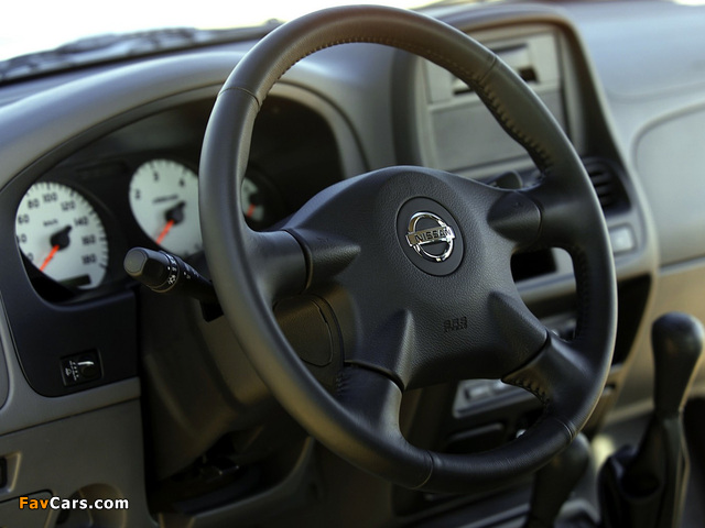 Photos of Nissan Pickup Navara Crew Cab (D22) 2001–05 (640 x 480)