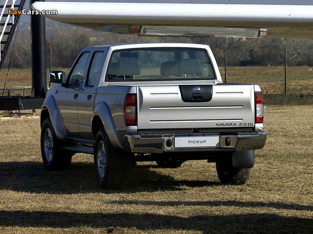 Photos of Nissan Pickup Navara Crew Cab (D22) 2001–05 (640 x 480)