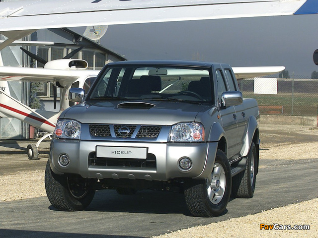 Pictures of Nissan Pickup Navara Crew Cab (D22) 2001–05 (640 x 480)