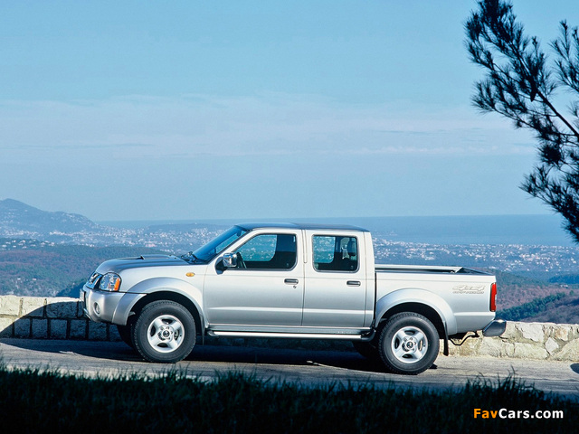 Pictures of Nissan Pickup Navara Crew Cab (D22) 2001–05 (640 x 480)