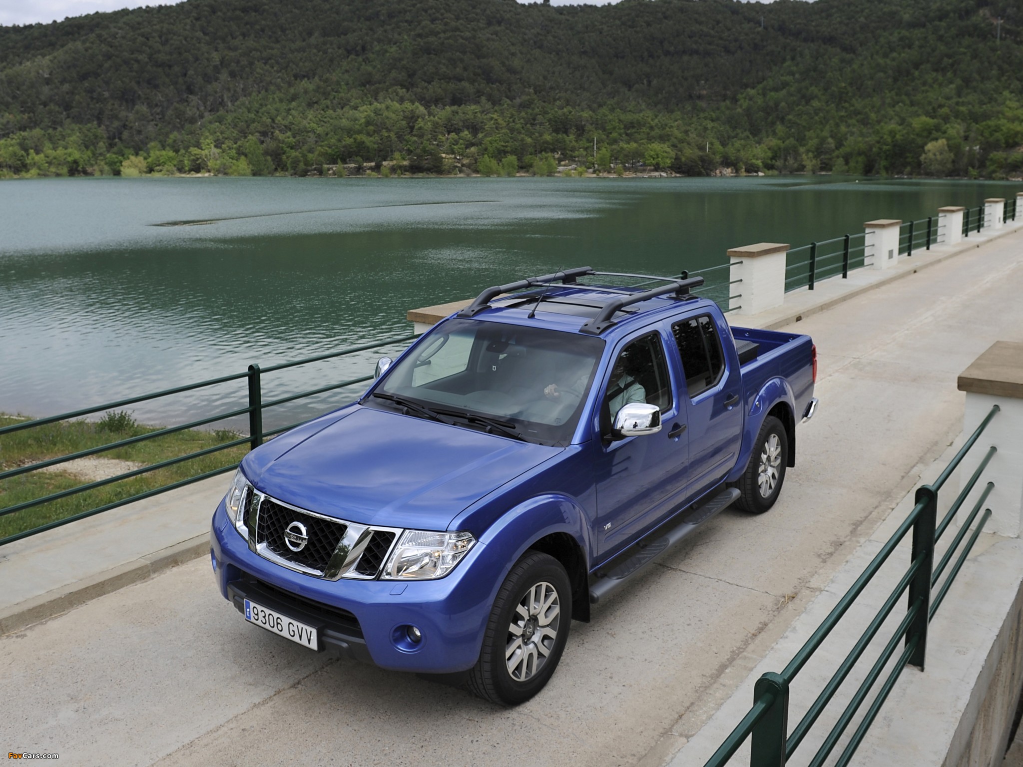 Nissan Navara Double Cab (D40) 2010 wallpapers (2048 x 1536)