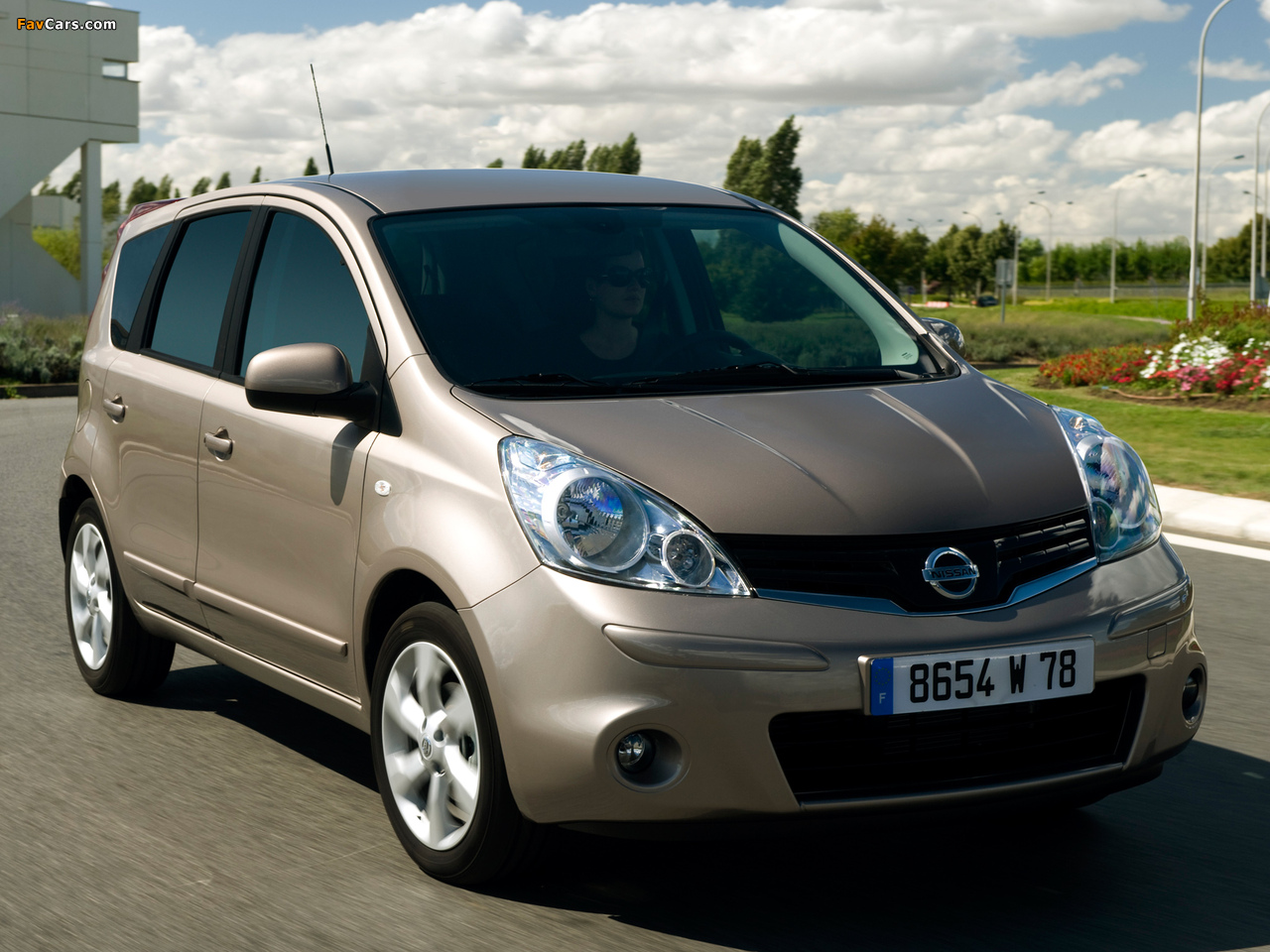 Nissan Note (E11) 2009–13 images (1280 x 960)