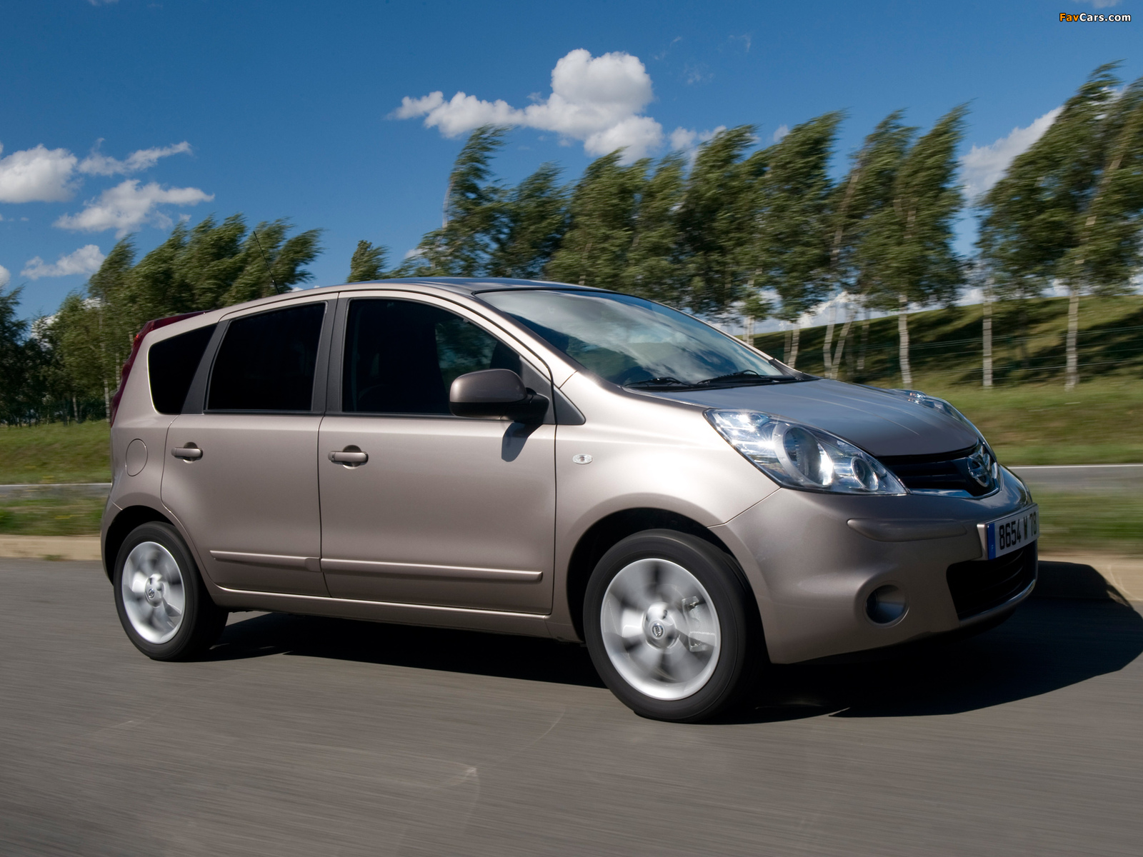 Nissan Note (E11) 2009–13 wallpapers (1600 x 1200)
