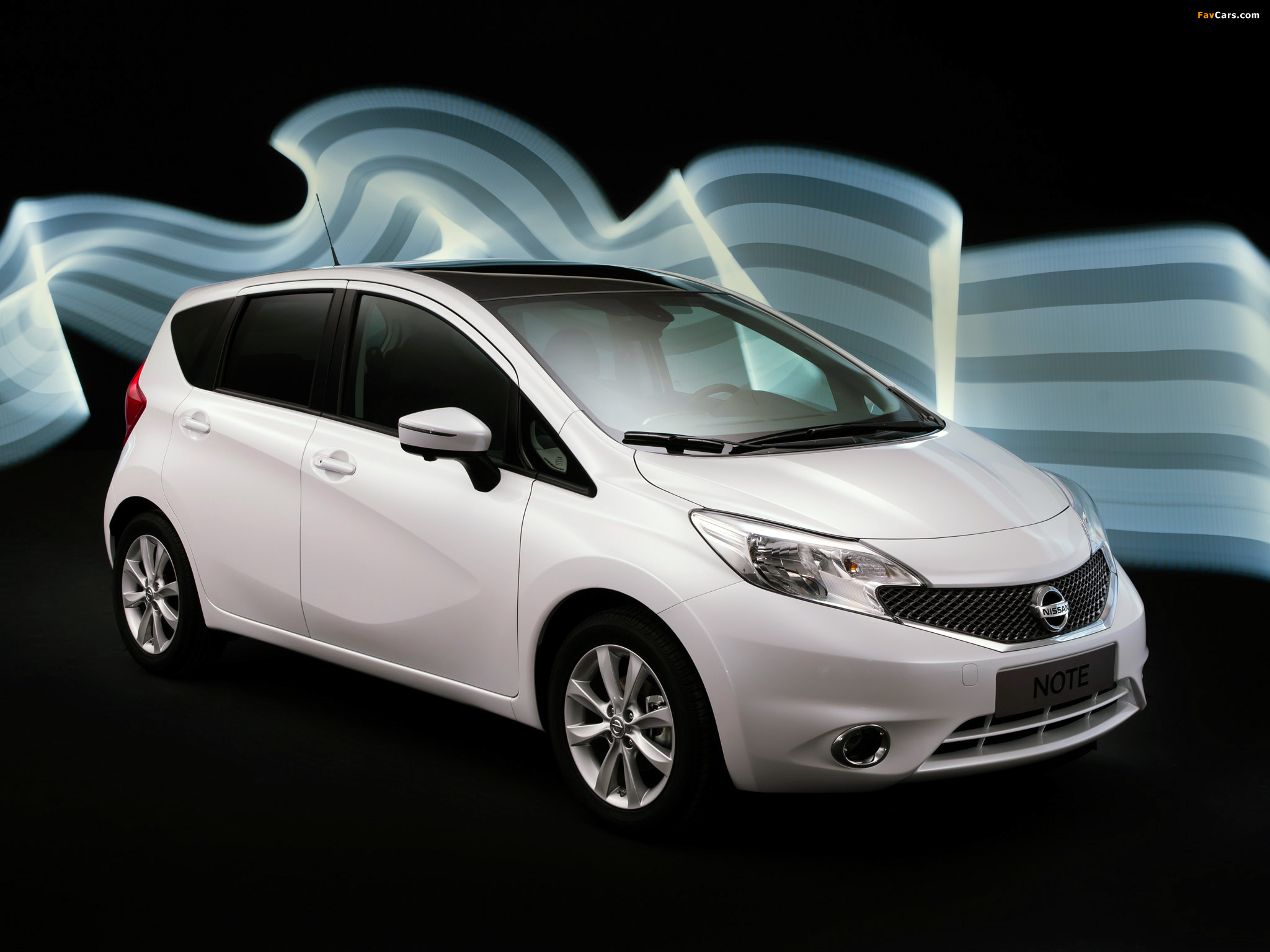 Nissan Note (E12) 2013 wallpapers (2048 x 1536)