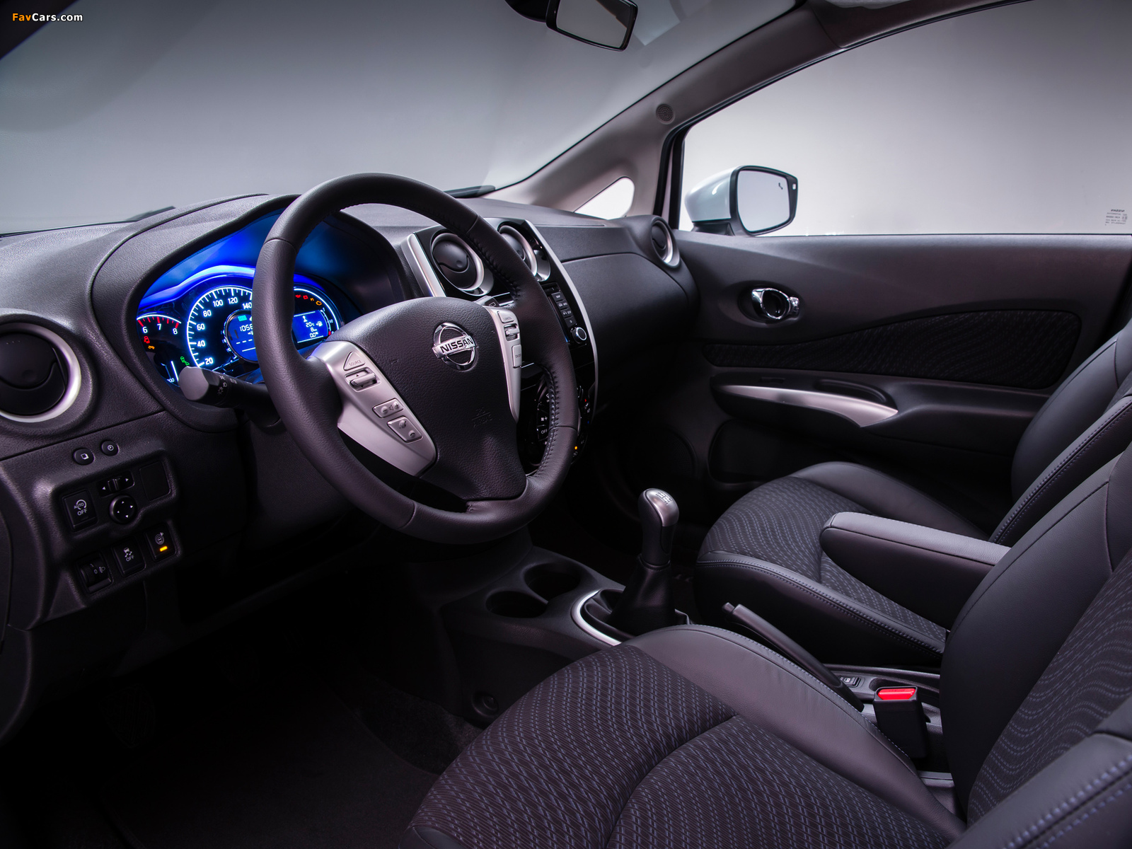 Nissan Note (E12) 2013 wallpapers (1600 x 1200)