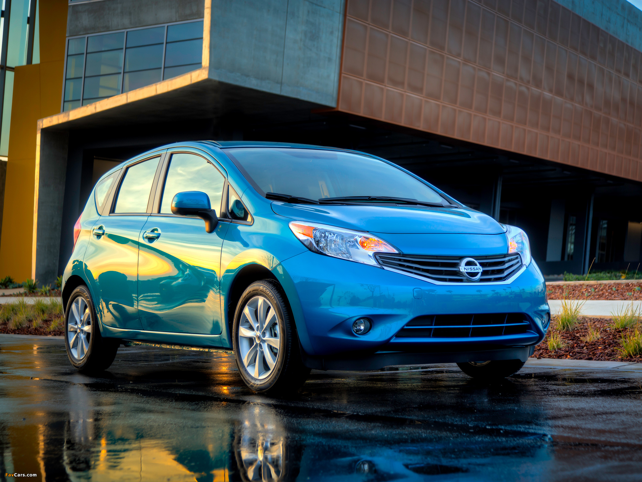 Nissan Versa Note 2013 wallpapers (2048 x 1536)