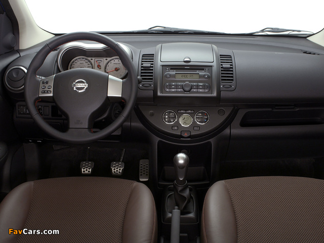 Photos of Nissan Note (E11) 2005–09 (640 x 480)