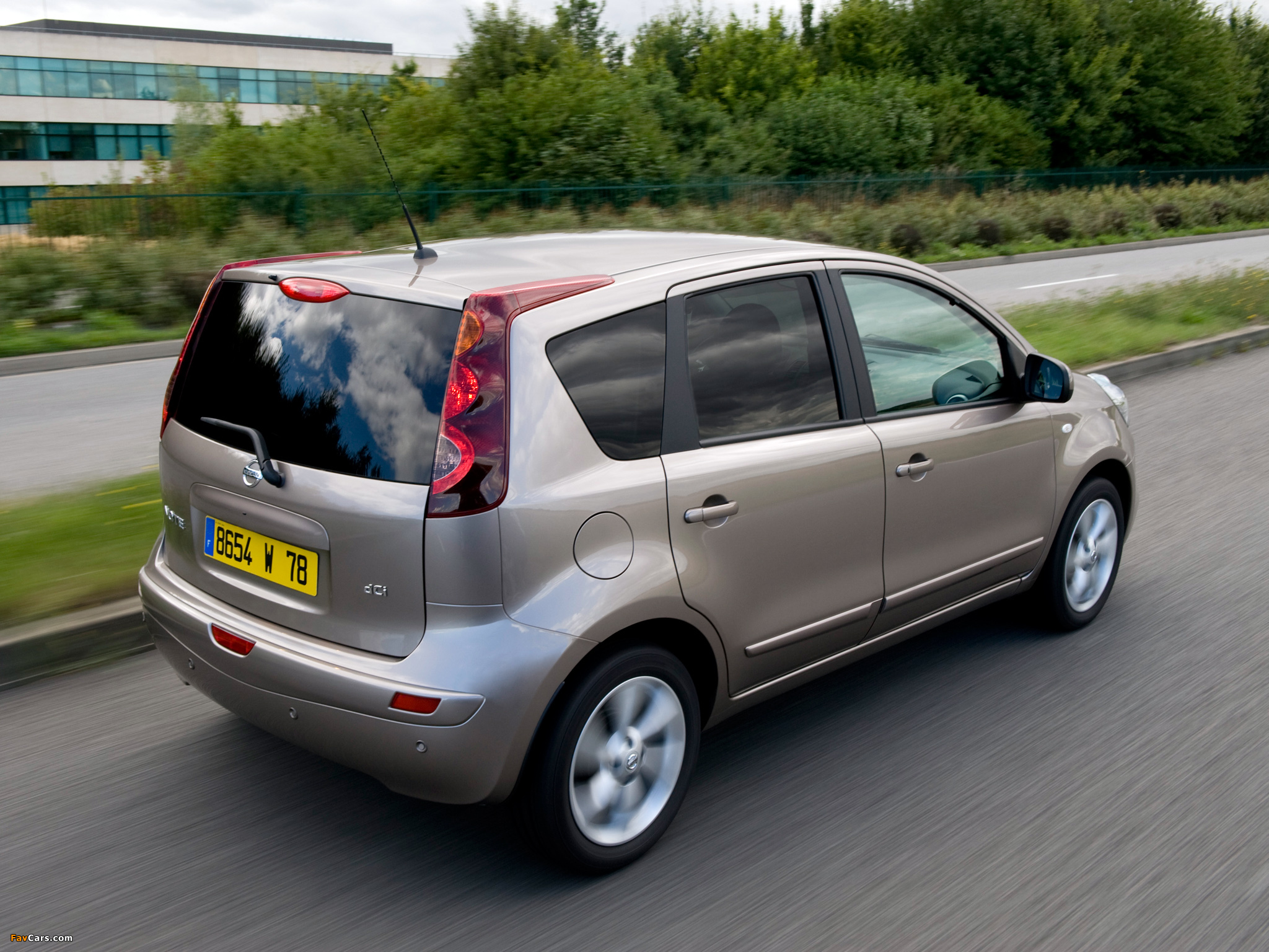 Pictures of Nissan Note (E11) 2009–13 (2048 x 1536)