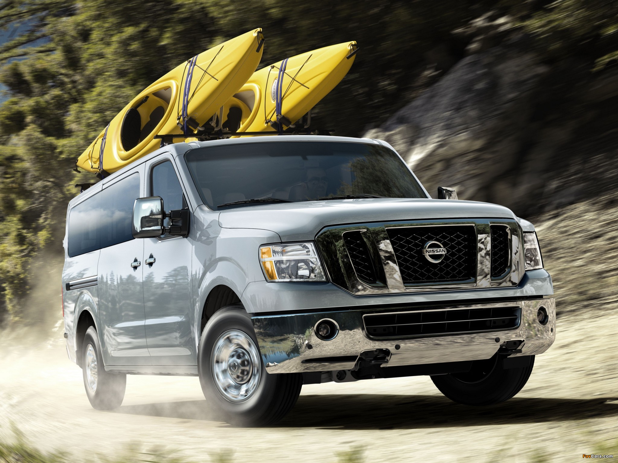 Images of Nissan NV3500 HD Passenger 2011 (2048 x 1536)