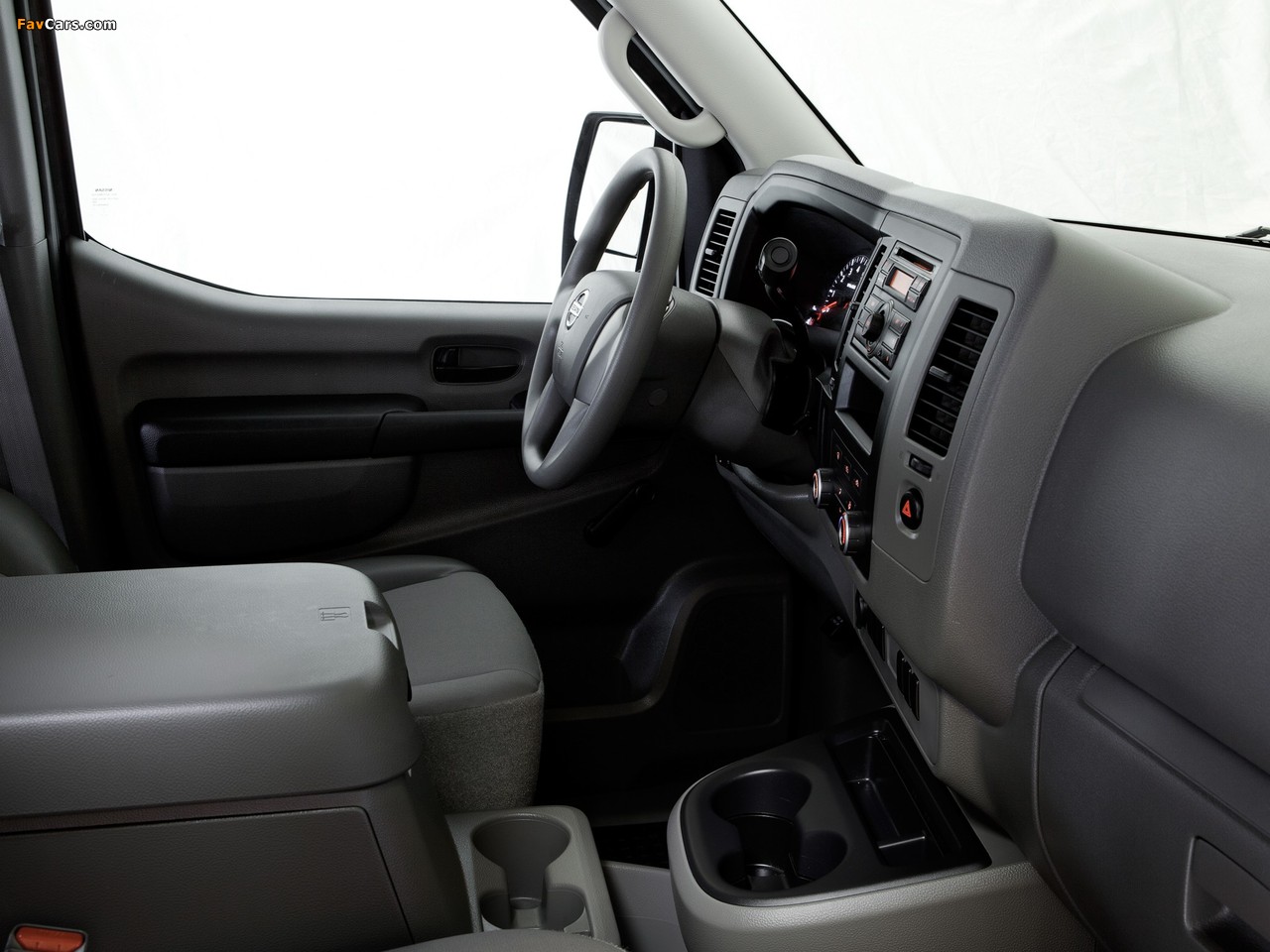 Photos of Nissan NV2500 HD High Roof 2010 (1280 x 960)