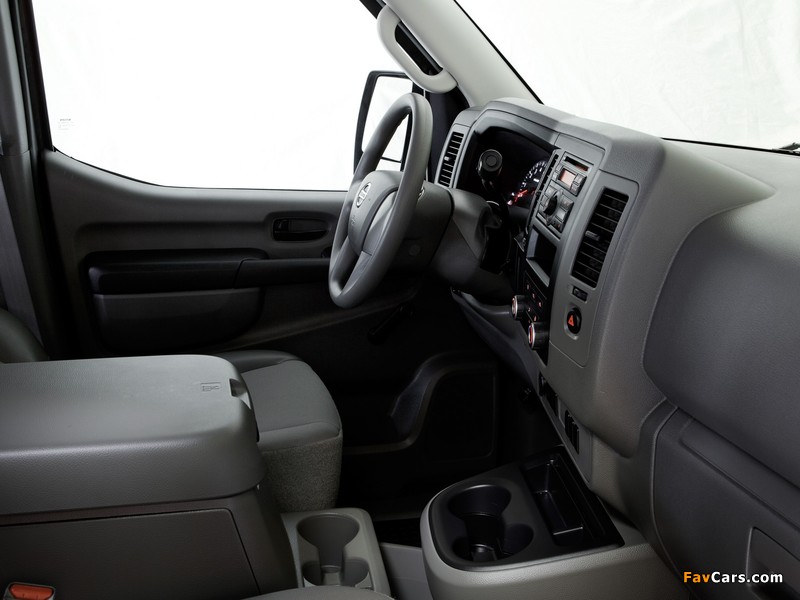 Photos of Nissan NV2500 HD High Roof 2010 (800 x 600)