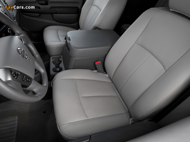 Pictures of Nissan NV 3500 Passenger (2011) (640 x 480)