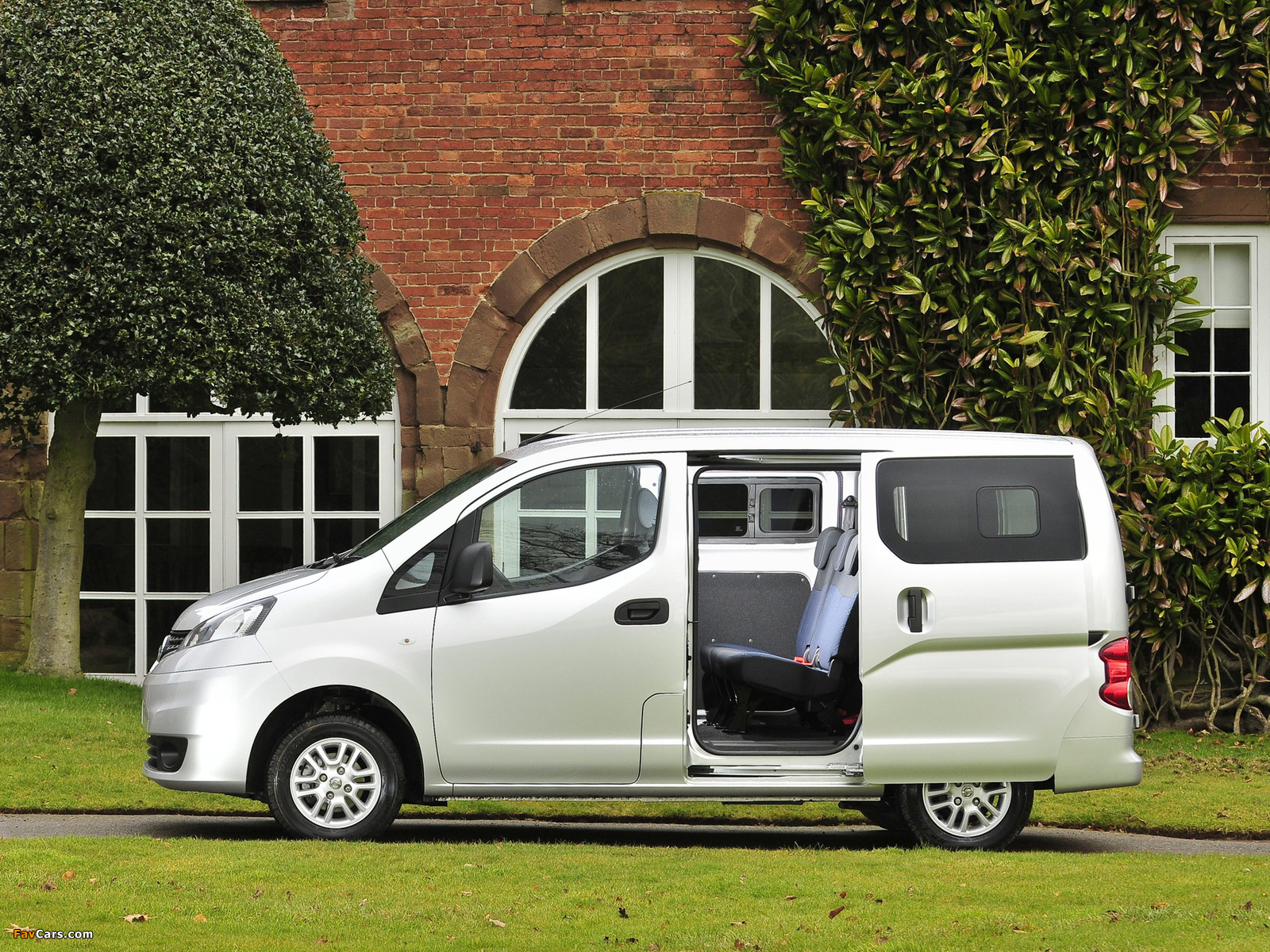 Nissan NV200 UK-spec 2009 images (1600 x 1200)