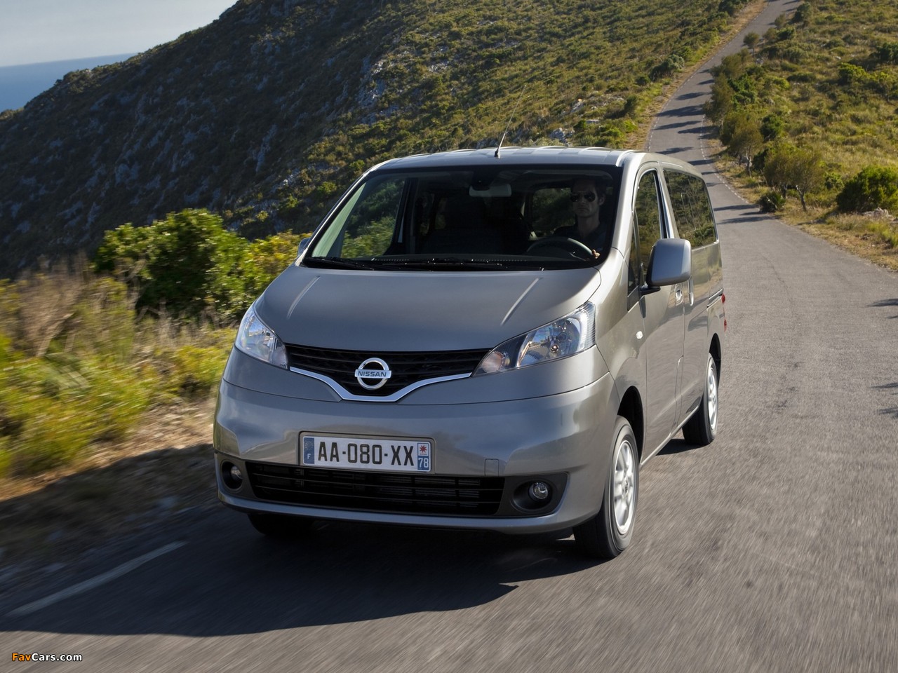 Nissan NV200 Evalia 2010 pictures (1280 x 960)