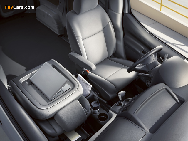 Nissan NV200 Compact Cargo 2013 wallpapers (640 x 480)