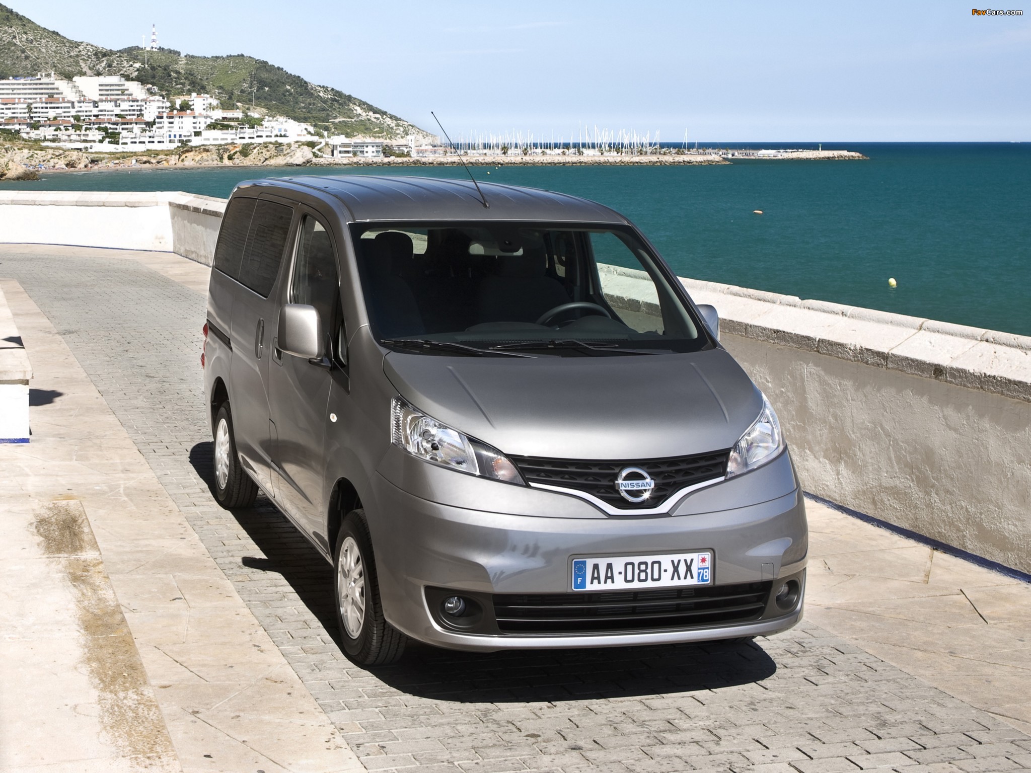 Nissan NV200 Evalia 2010 wallpapers (2048 x 1536)