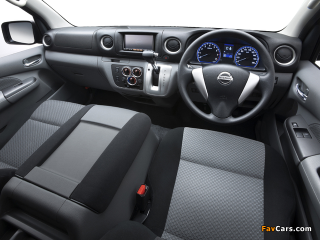 Nissan NV350 Caravan 2012 wallpapers (640 x 480)