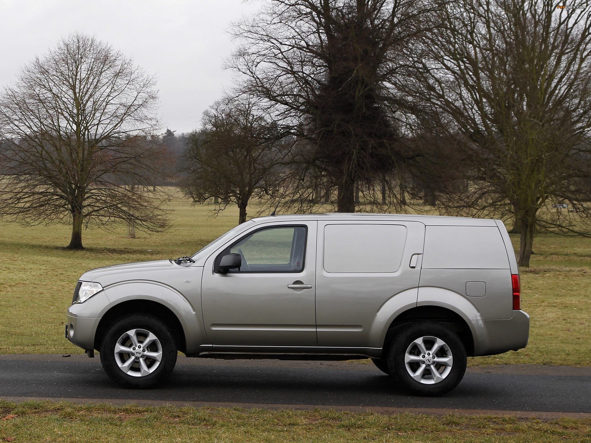 Images of Nissan Pathfinder Van UK-spec (R51) 2004–10 (2048 x 1536)