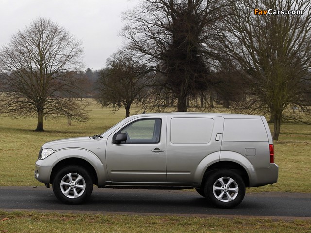 Images of Nissan Pathfinder Van UK-spec (R51) 2004–10 (640 x 480)