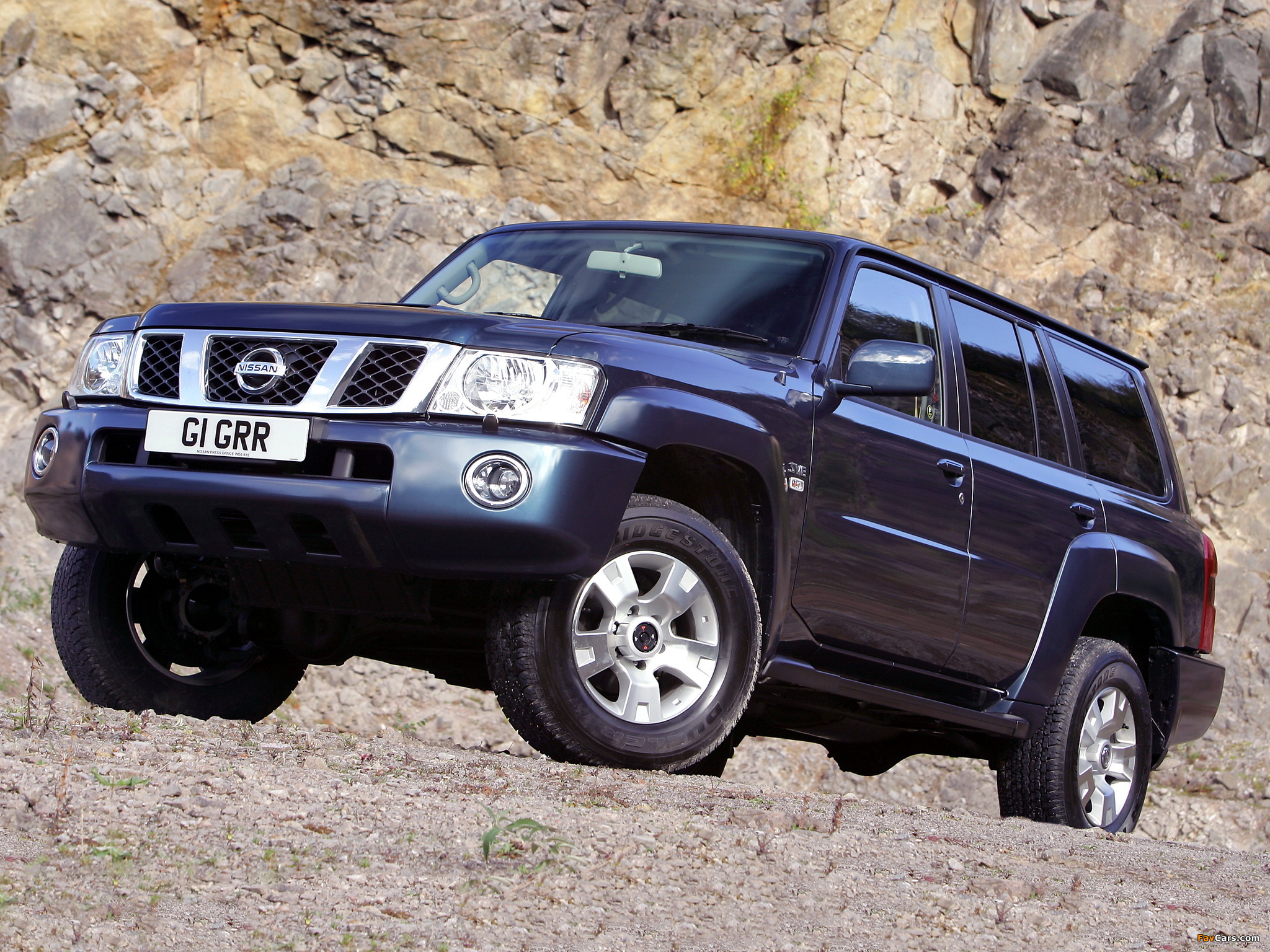 Images of Nissan Patrol 5-door UK-spec (Y61) 2004–10 (2048 x 1536)