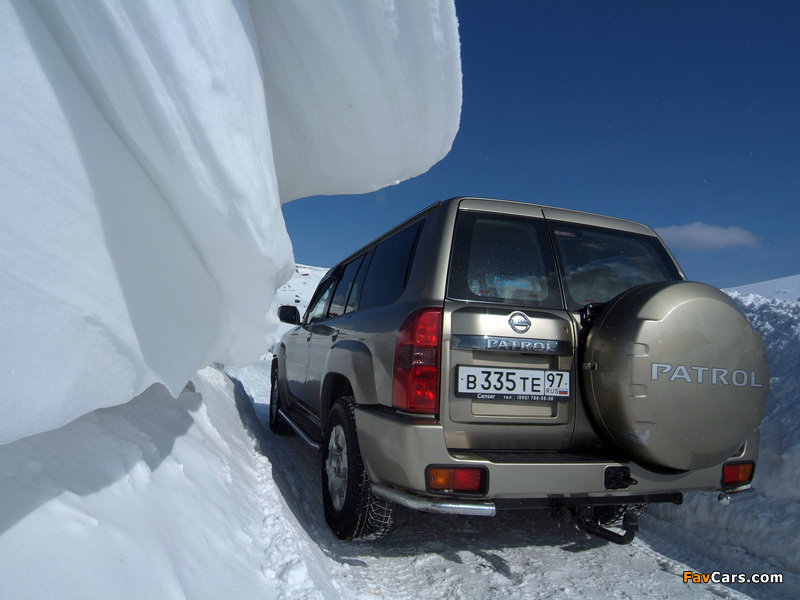 Images of Nissan Patrol 5-door (Y61) 2004–10 (800 x 600)