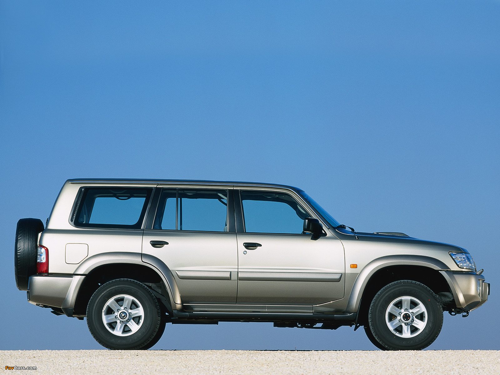 Nissan Patrol GR 5-door (Y61) 2001–04 images (1600 x 1200)