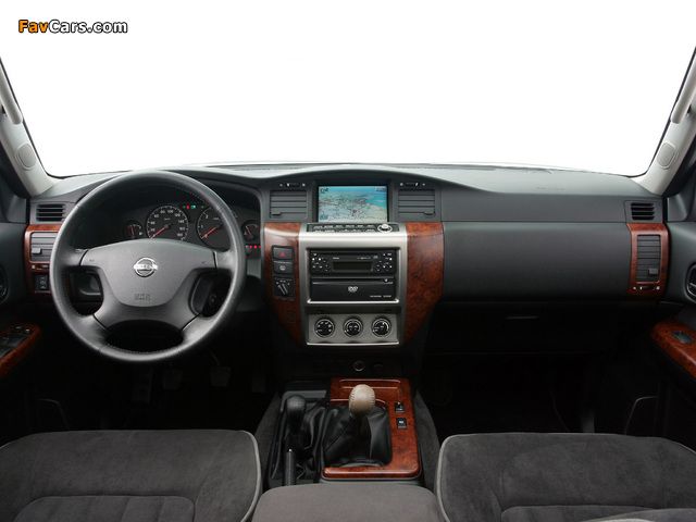 Nissan Patrol 5-door (Y61) 2004–10 images (640 x 480)