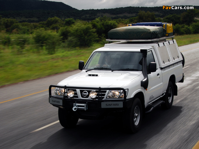 Photos of Nissan Patrol Safari Pickup (Y61) 1997 (640 x 480)