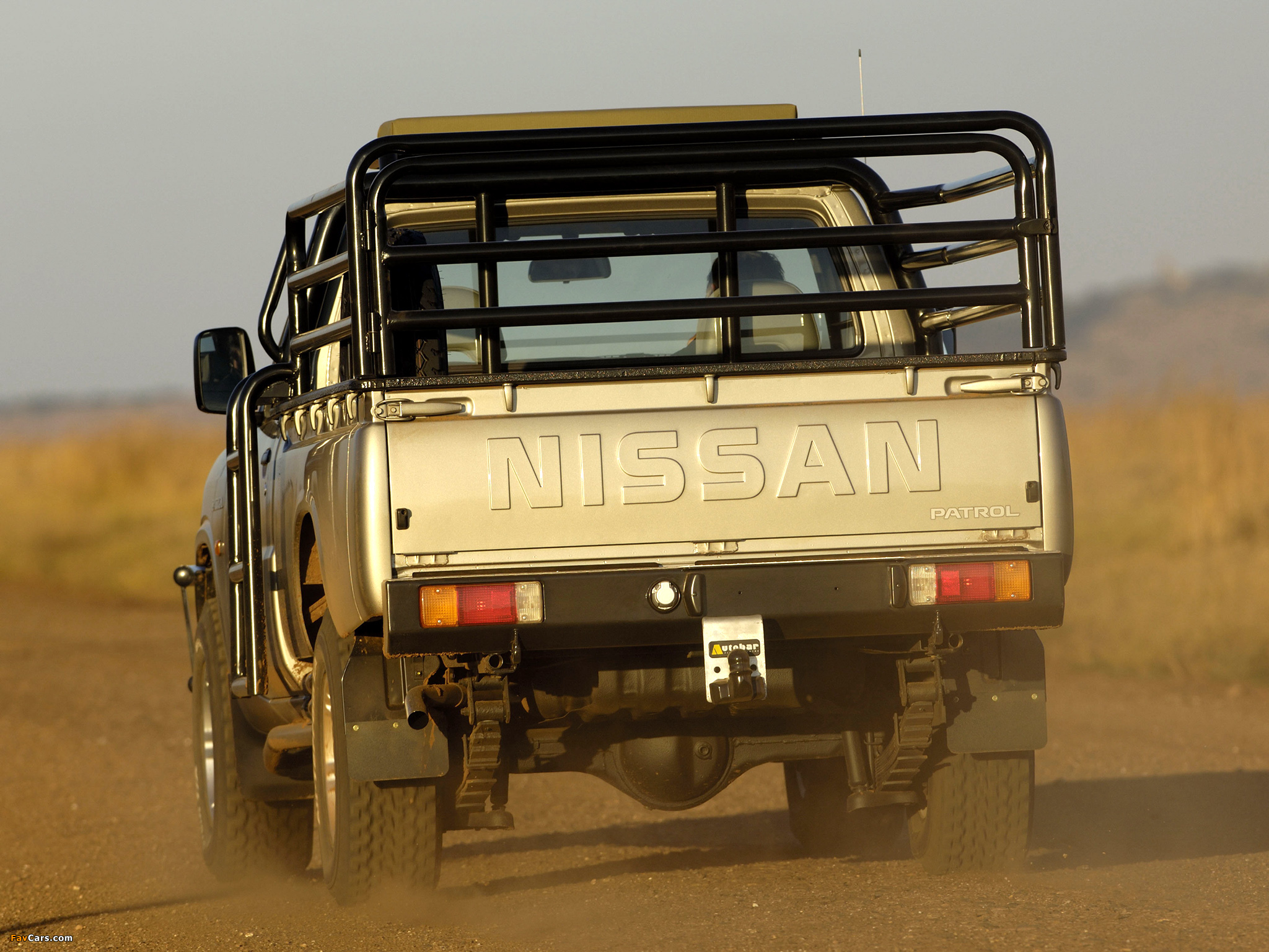 Photos of Nissan Patrol Pickup (Y61) 1997 (2048 x 1536)