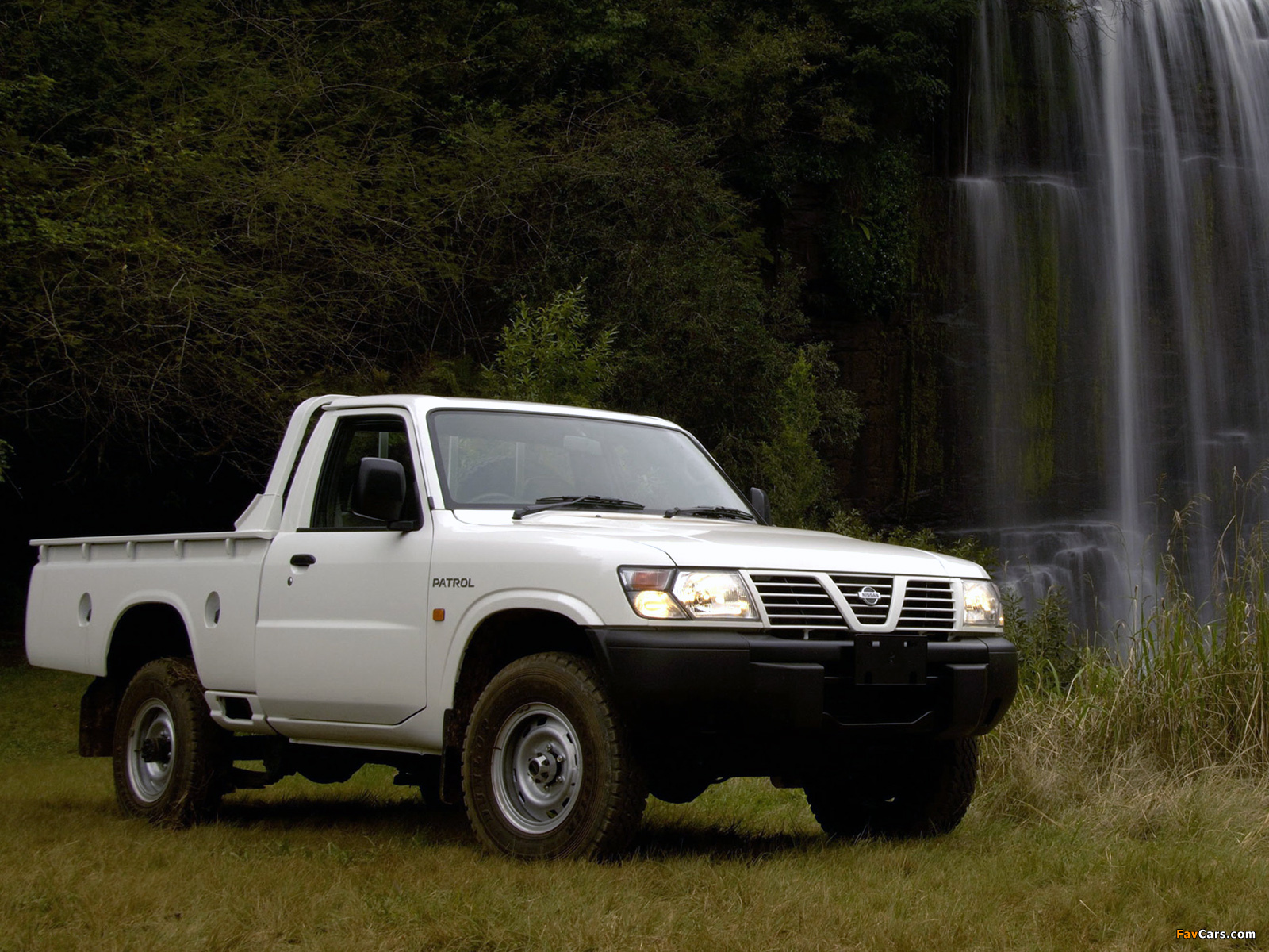 Photos of Nissan Patrol Pickup (Y61) 1997 (1600 x 1200)