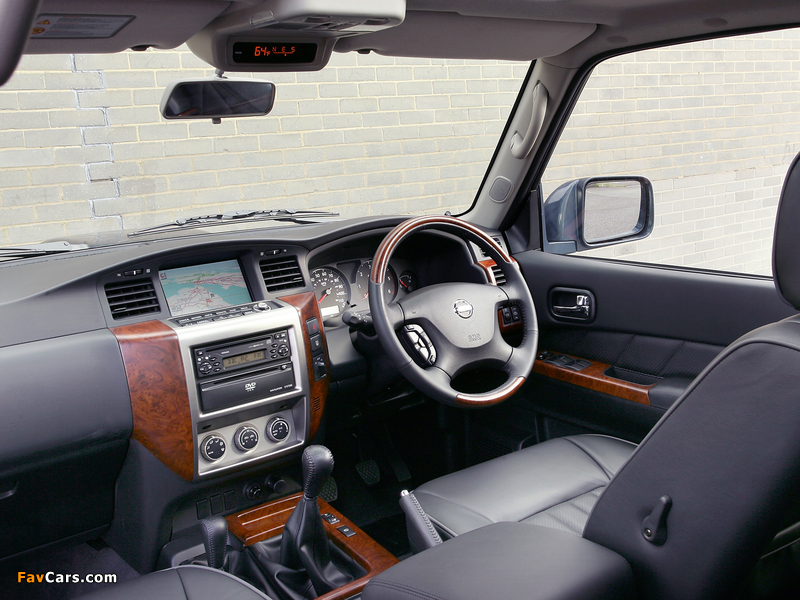 Photos of Nissan Patrol 5-door UK-spec (Y61) 2004–10 (800 x 600)