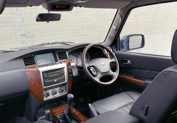 Photos of Nissan Patrol 5-door UK-spec (Y61) 2004–10