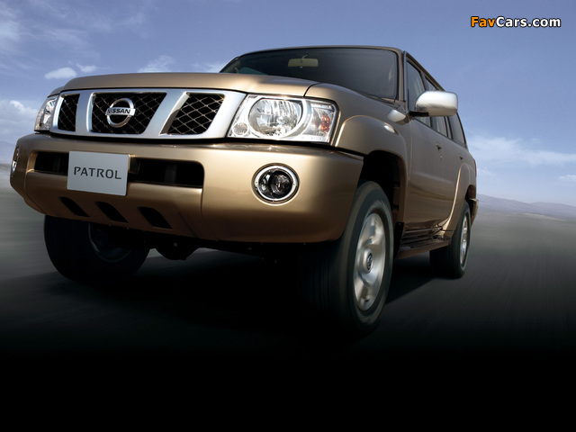 Photos of Nissan Patrol 5-door UAE-spec (Y61) 2004–10 (640 x 480)