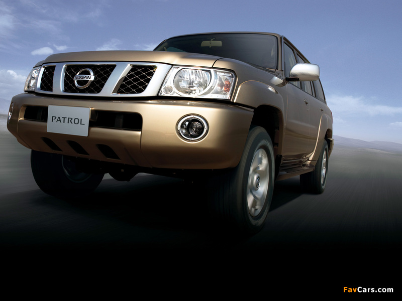 Photos of Nissan Patrol 5-door UAE-spec (Y61) 2004–10 (800 x 600)