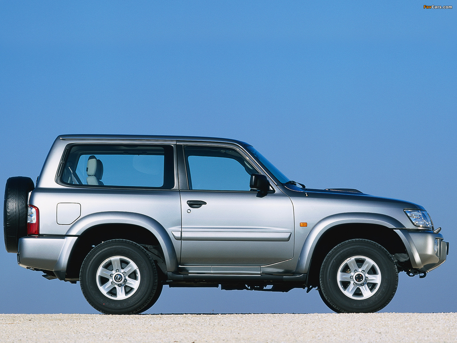 Nissan Patrol GR 3-door (Y61) 2001–04 wallpapers (1600 x 1200)