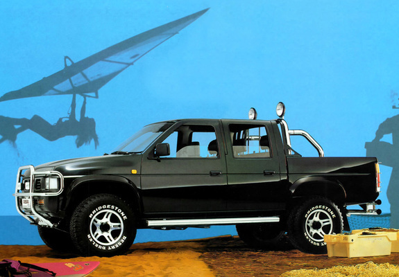 Images of Nissan Pickup 4WD Crew Cab (D21) 1992–97