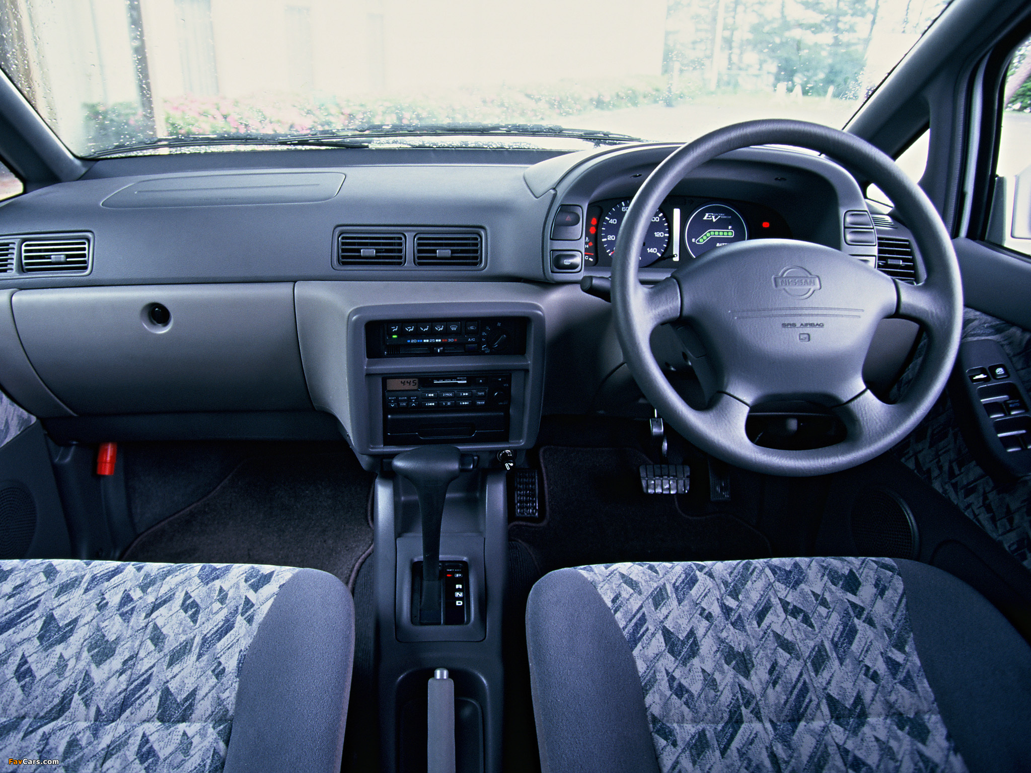 Images of Nissan Prairie Joy EV (M11) 1997–98 (2048 x 1536)