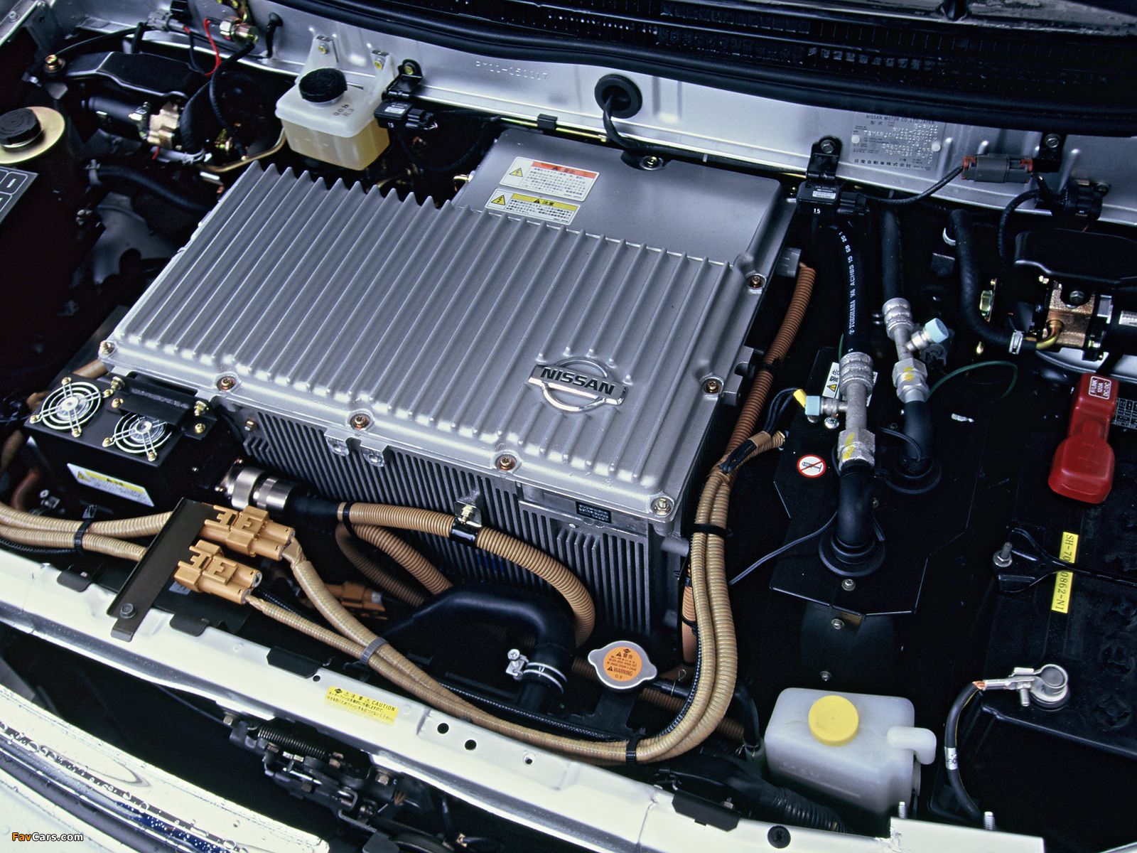 Nissan Prairie Joy EV (M11) 1997–98 images (1600 x 1200)