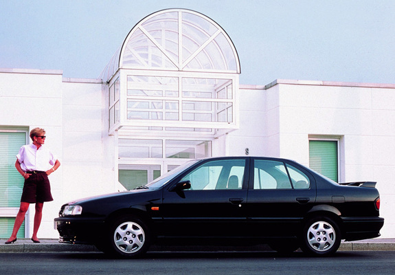 Images of Nissan Primera Sedan (P10) 1990–95