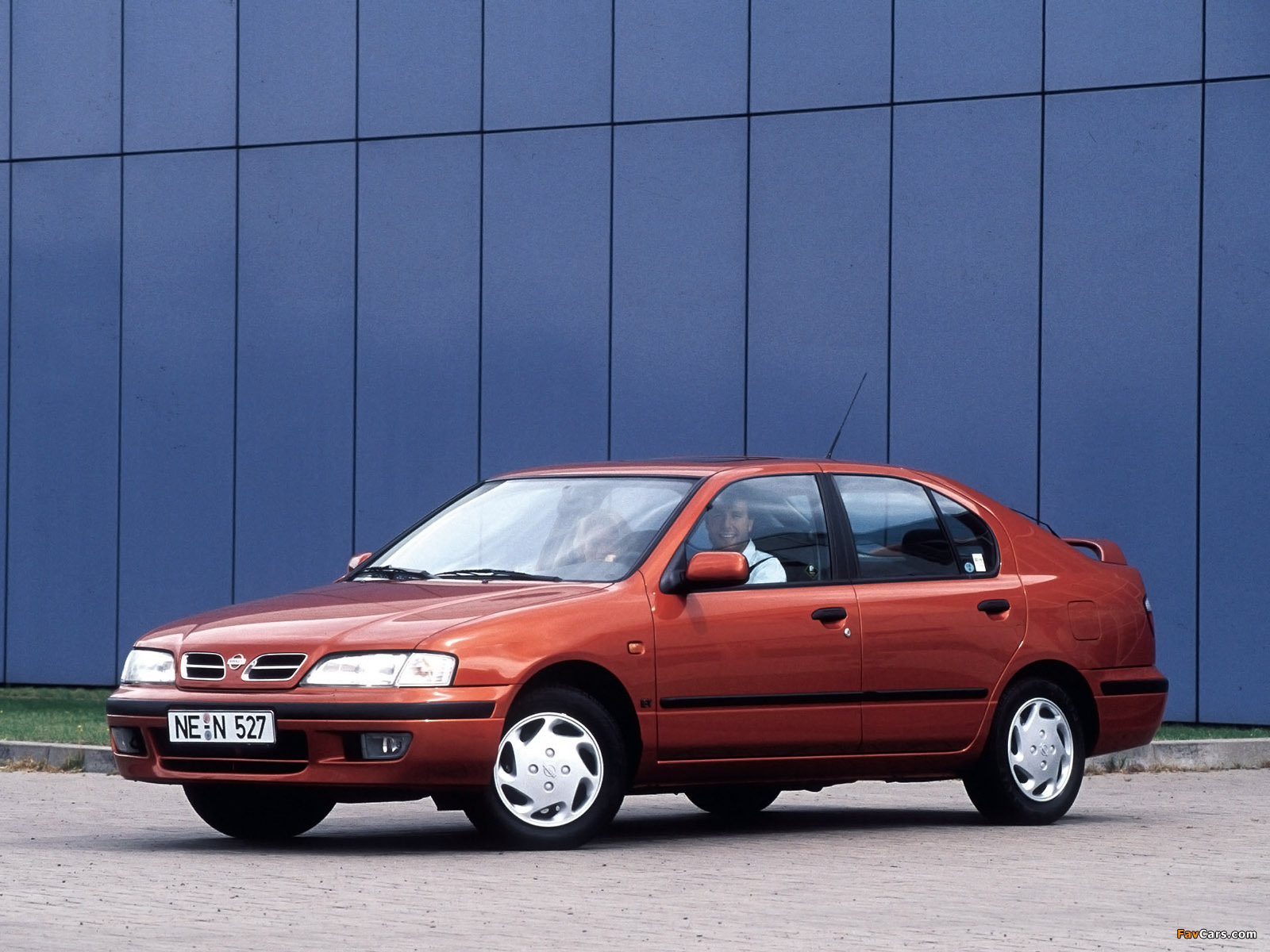 Images of Nissan Primera Hatchback (P11) 1995–99 (1600 x 1200)