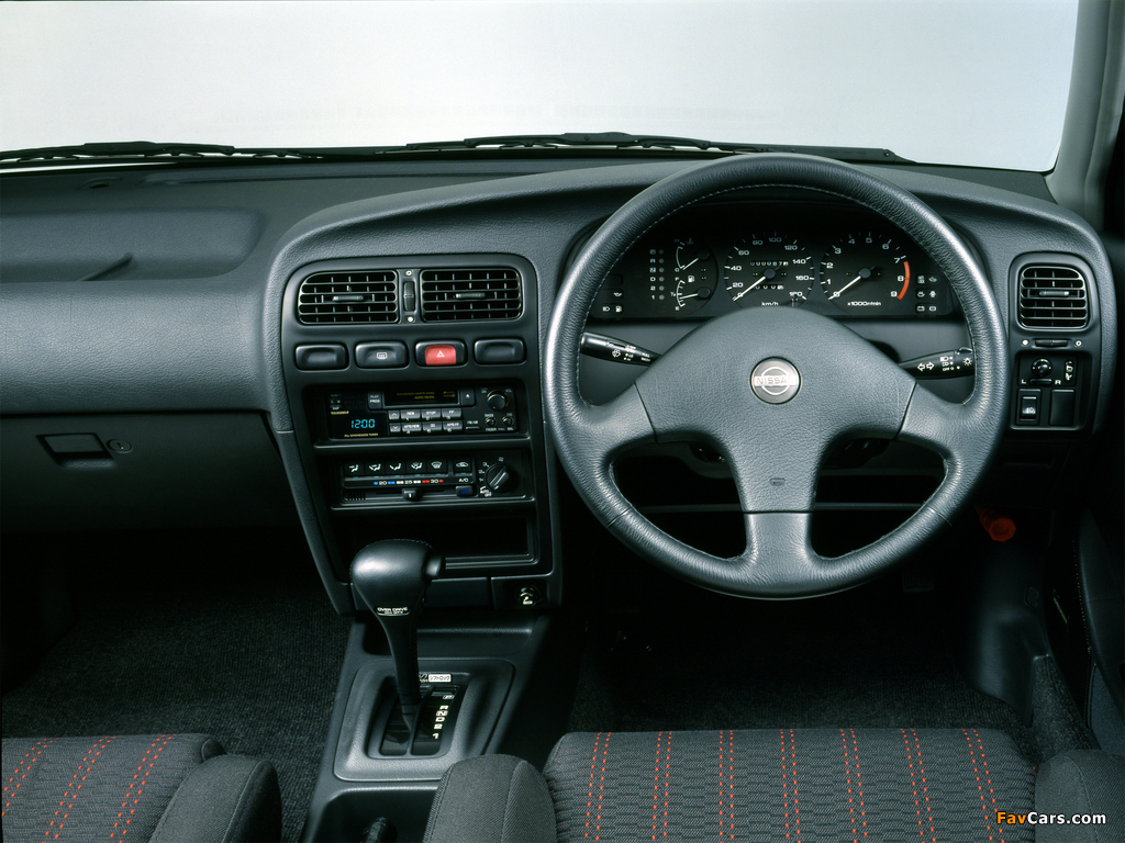 Nissan Primera Sedan JP-spec (P10) 1990–95 pictures (1024 x 768)