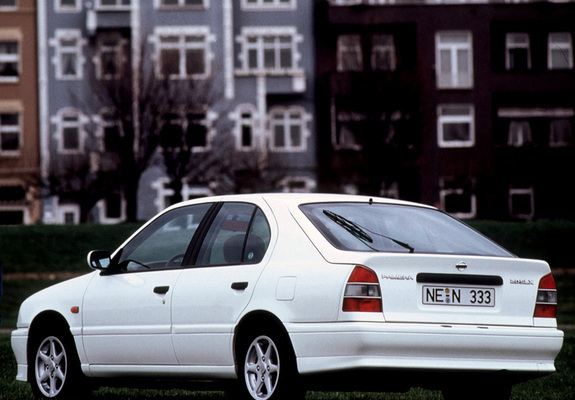 Nissan Primera Hatchback (P10) 1990–95 wallpapers