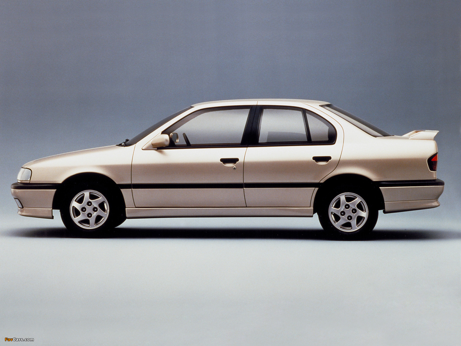 Nissan Primera Sedan (P10) 1990–95 wallpapers (1600 x 1200)