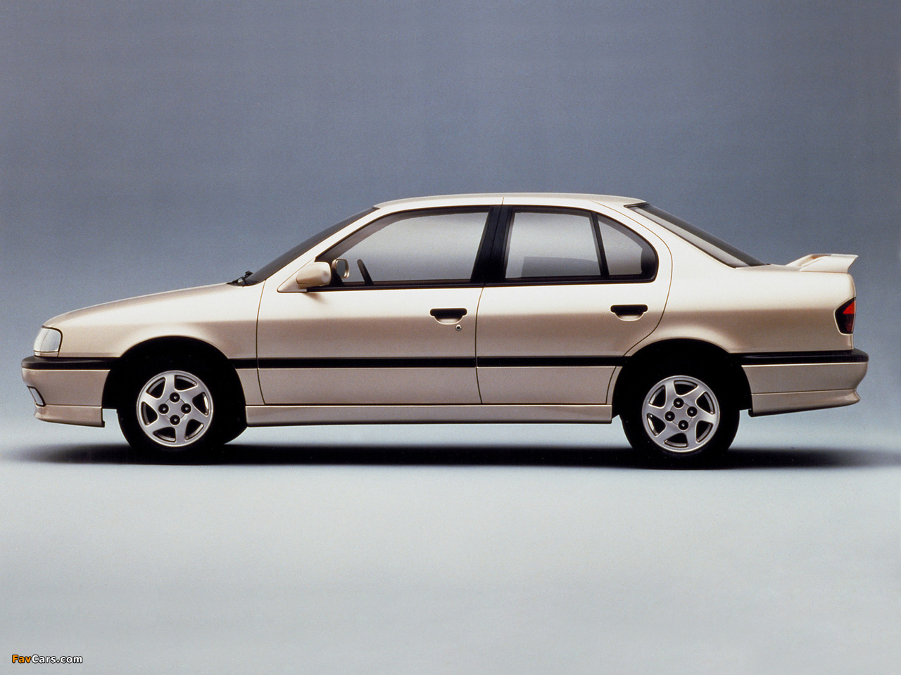 Nissan Primera Sedan (P10) 1990–95 wallpapers (1280 x 960)