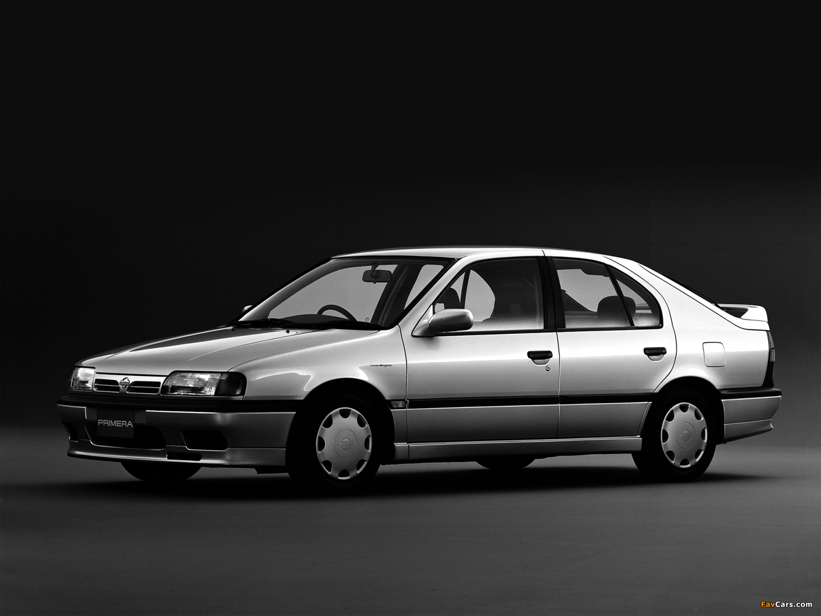 Nissan Primera Hatchback JP-spec (P10) 1991–95 images (1600 x 1200)