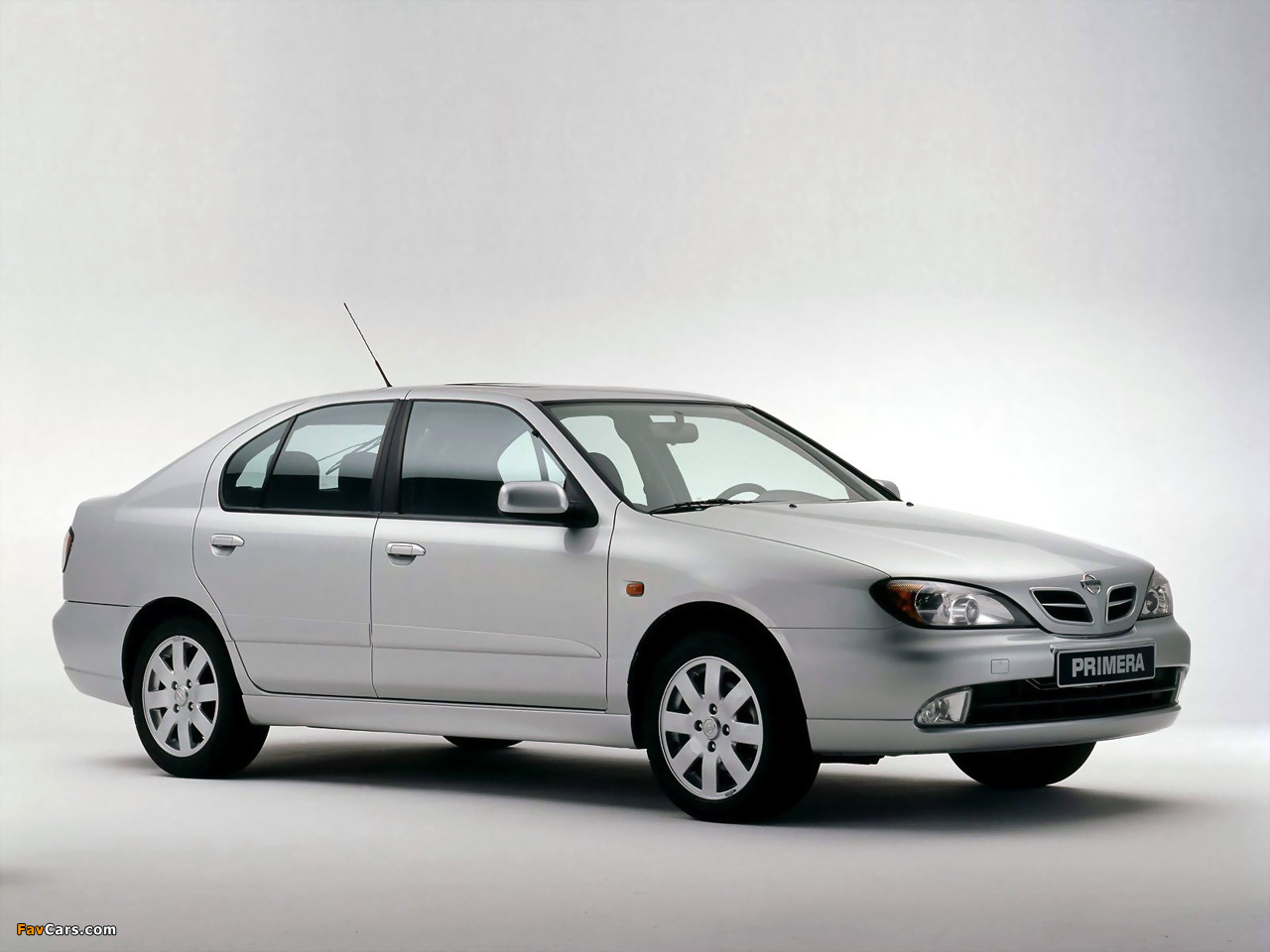 Nissan Primera Hatchback (P11f) 1999–2002 photos (1280 x 960)