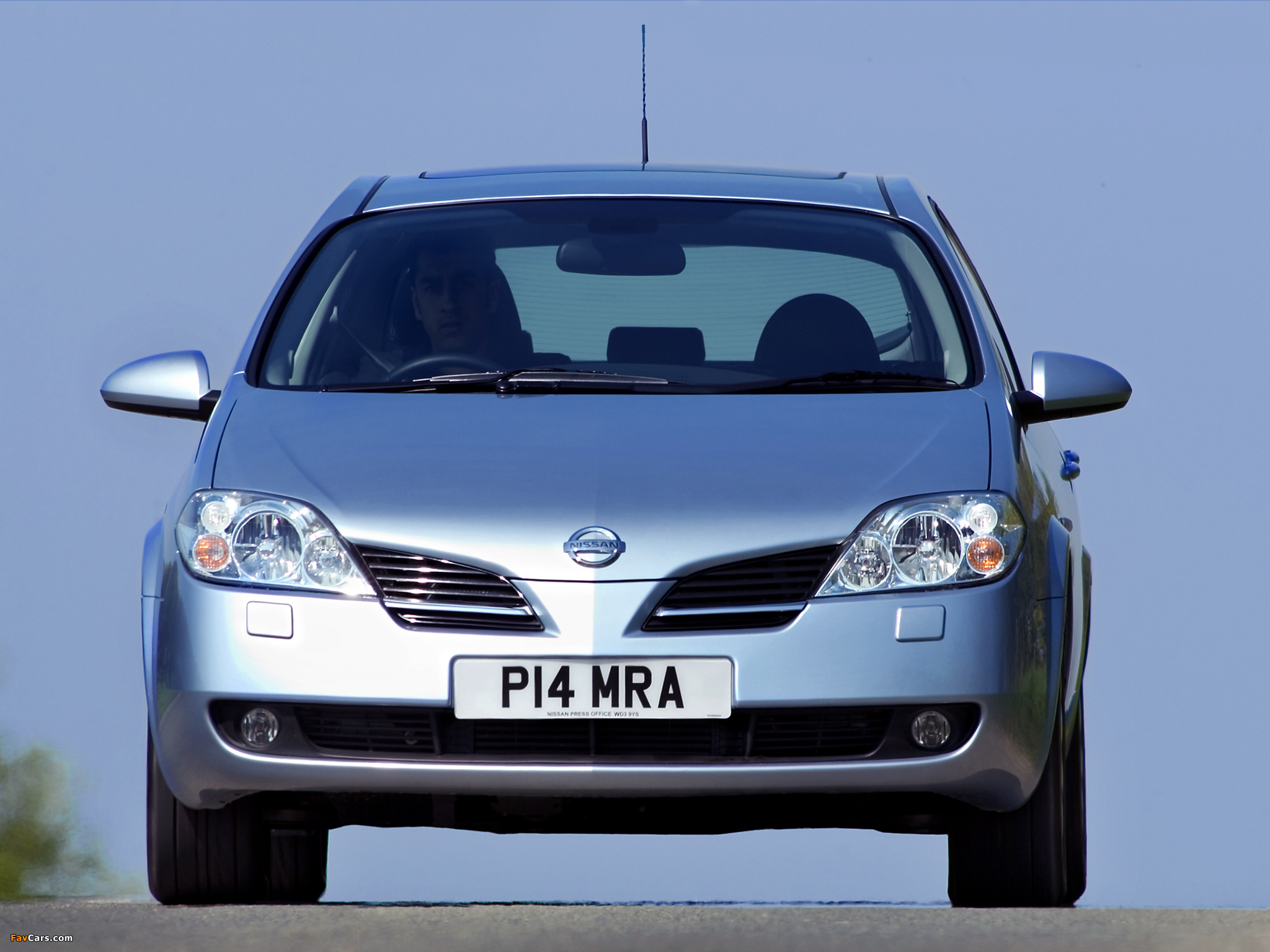 Nissan Primera Hatchback UK-spec (P12) 2002–08 photos (2048 x 1536)