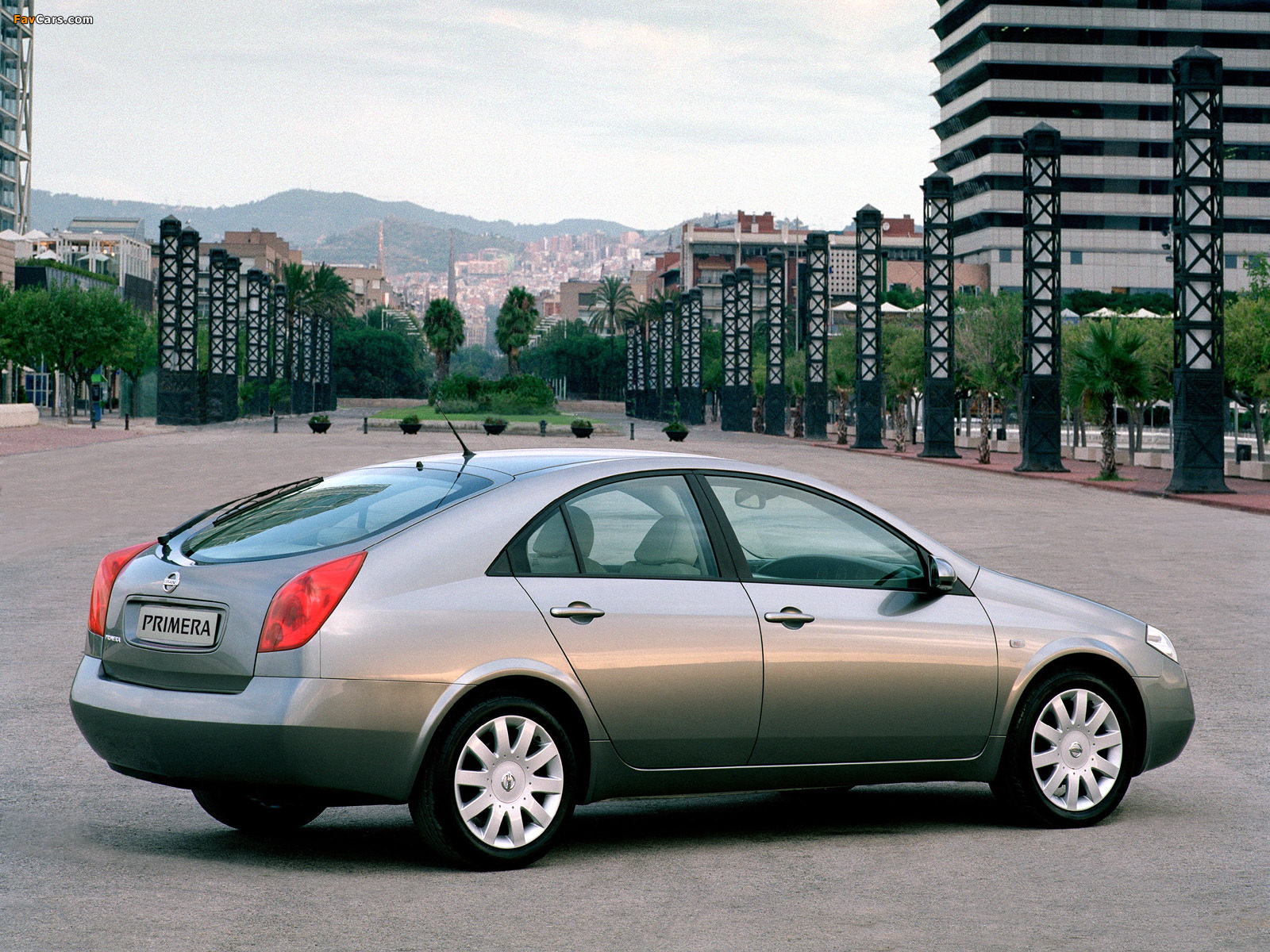 Pictures of Nissan Primera Hatchback (P12) 2002–08 (1600 x 1200)